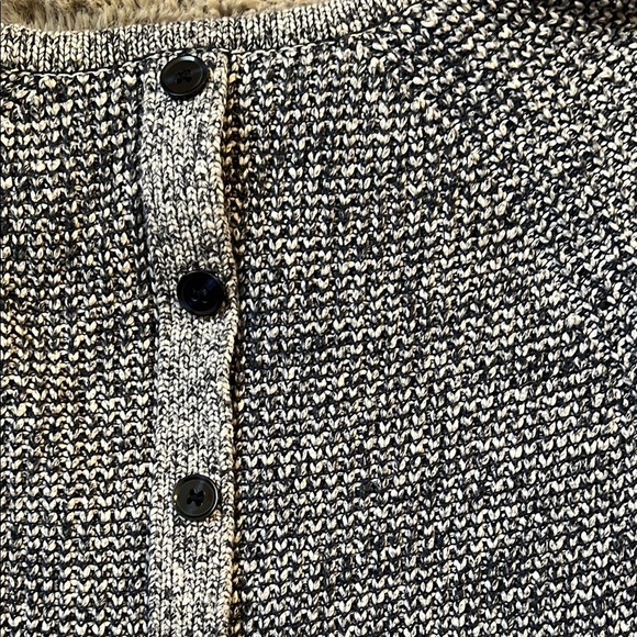 Button detail Sweater with Round Neckline - Picture 2 of 4